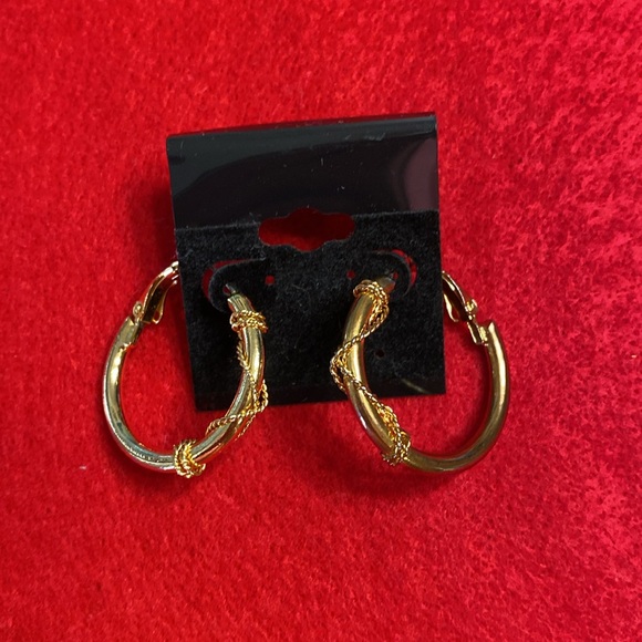 Hoop Earrings Goldtone Rope Design - Picture 12 of 16